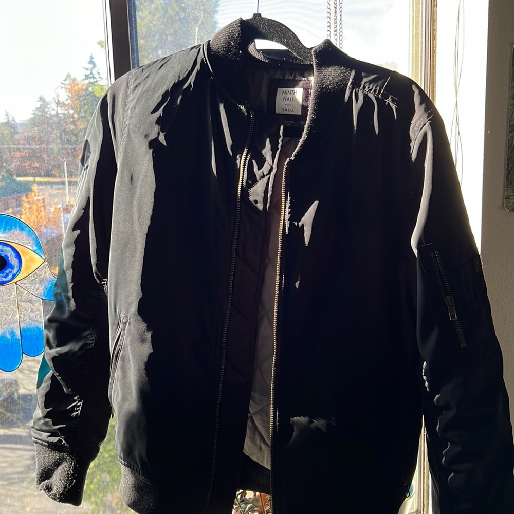 Super cute black bomber-hand pockets-arm pocket. Comfy and barely worn